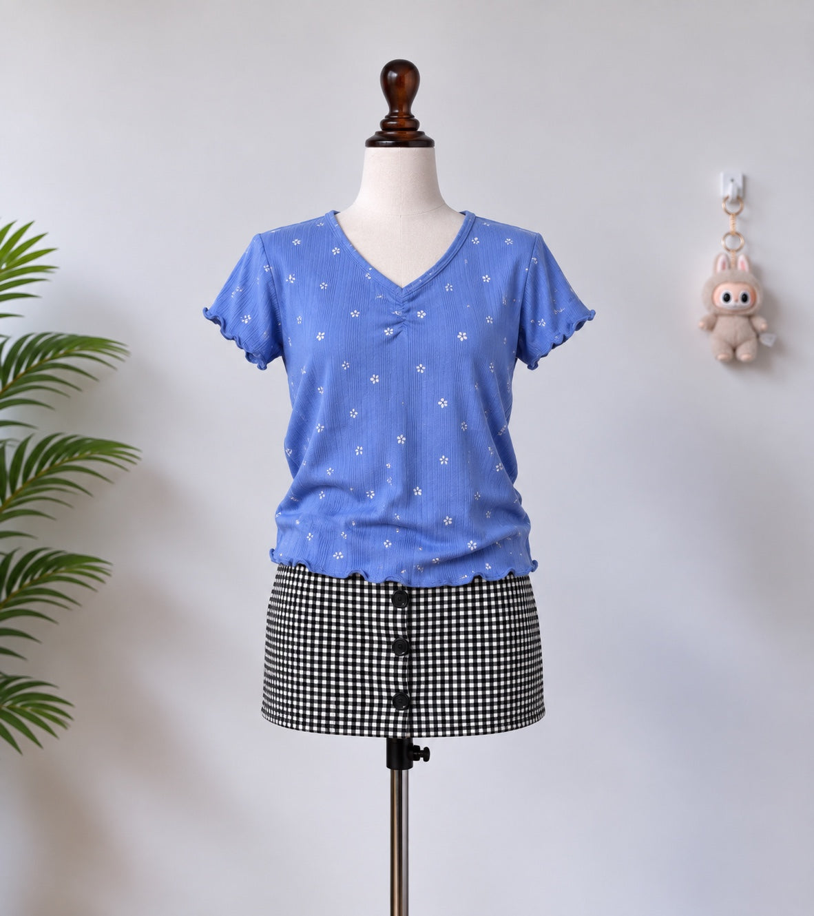 Blue floral V-neck ribbed top