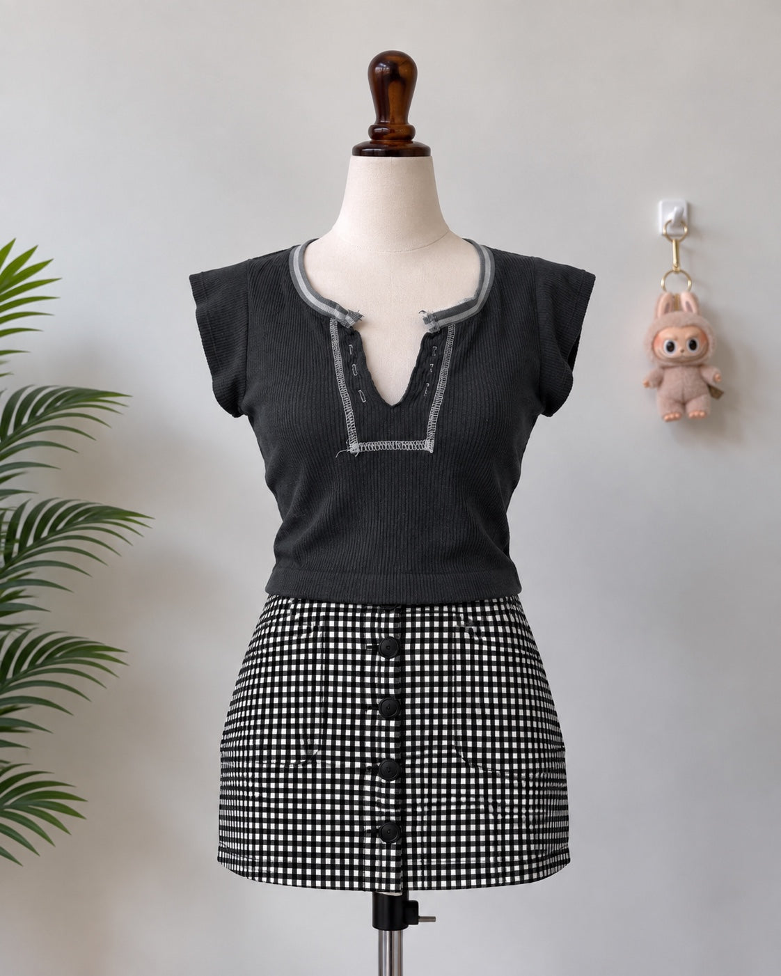 Black Ribbed V-Neck Crop Top