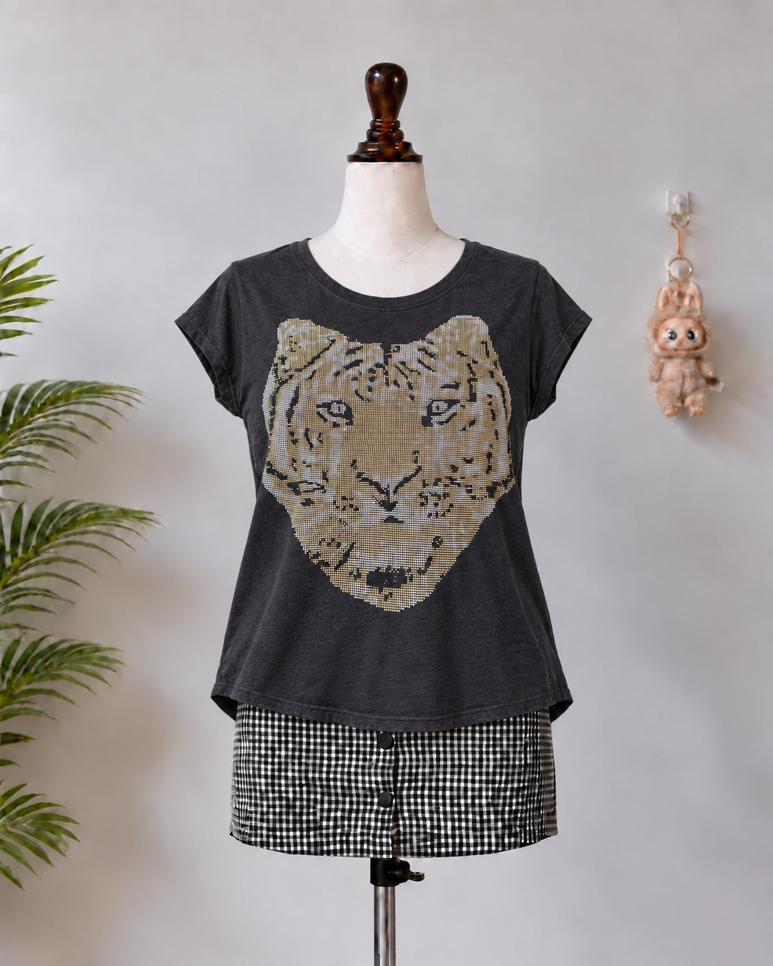 Black Tiger Graphic T-Shirt - M-96