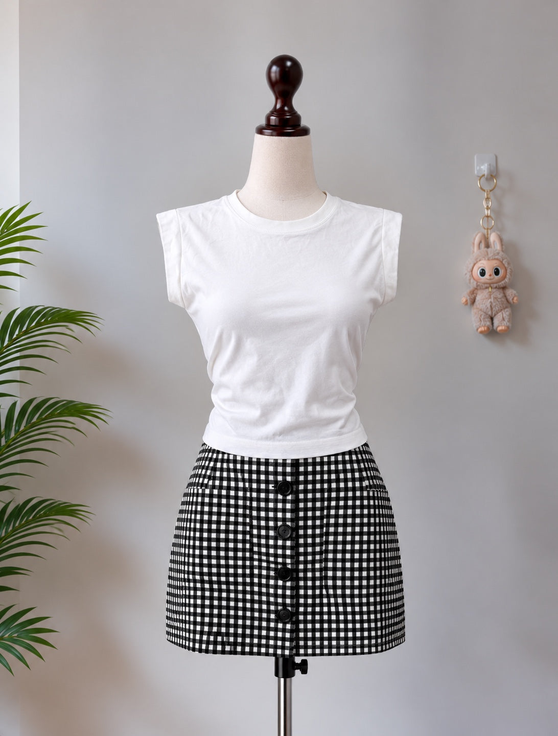 White Sleeveless Crew Neck Top