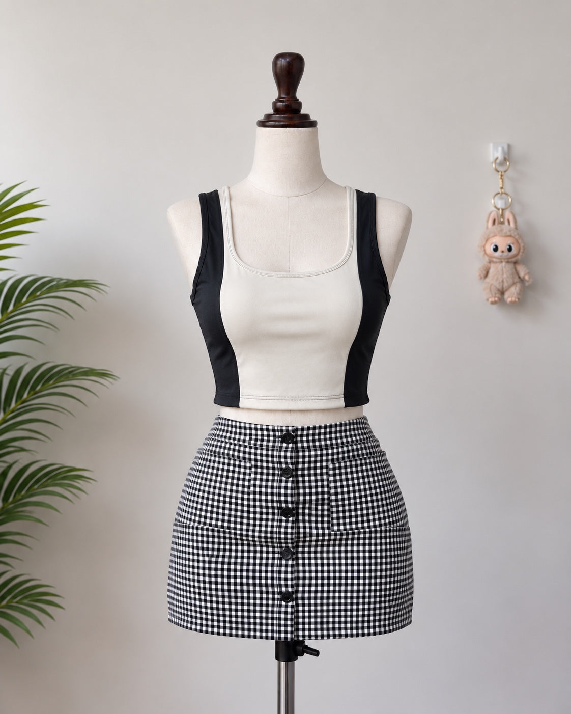 Black & Cream Colorblock Crop Tank Top