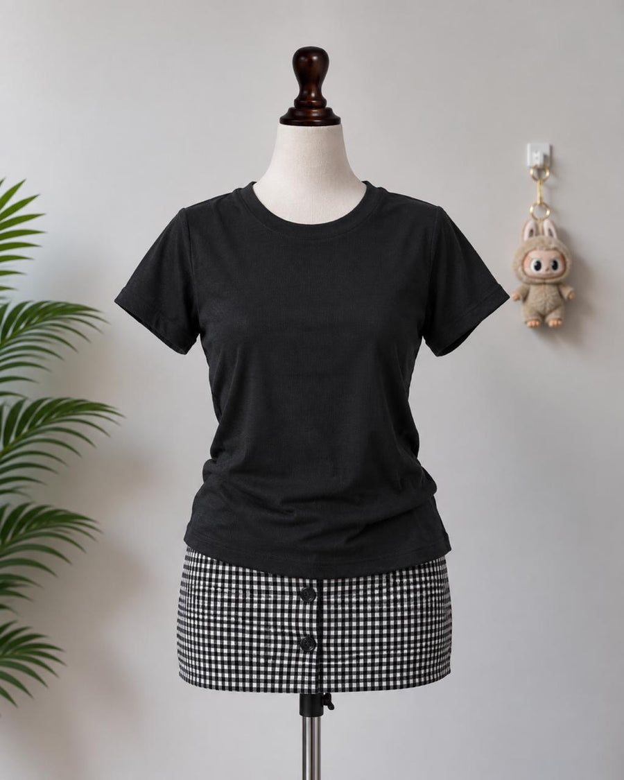 Black fitted basic short sleeve tee
