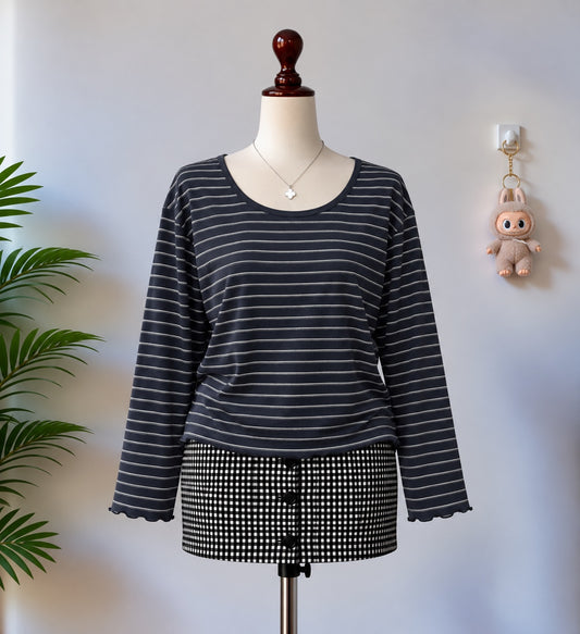 Black White Striped Long Sleeve Scoop Neck Top