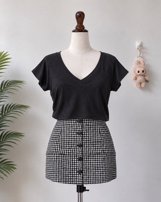 Black Ribbed V-Neck Crop Top