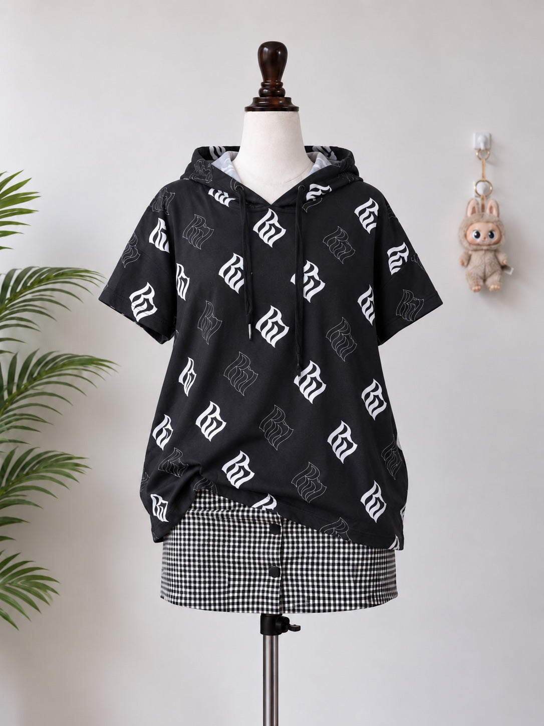 Black graphic hooded tee
