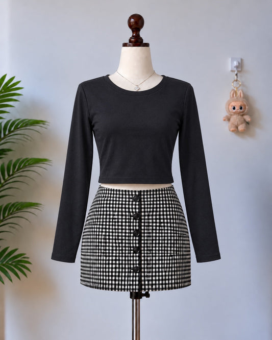 Black long sleeve crop top